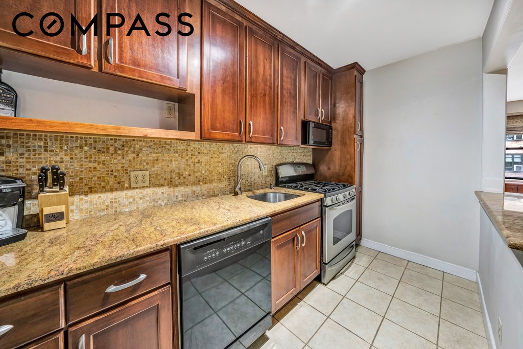 345 East 52nd Street, Unit 3G photo 2