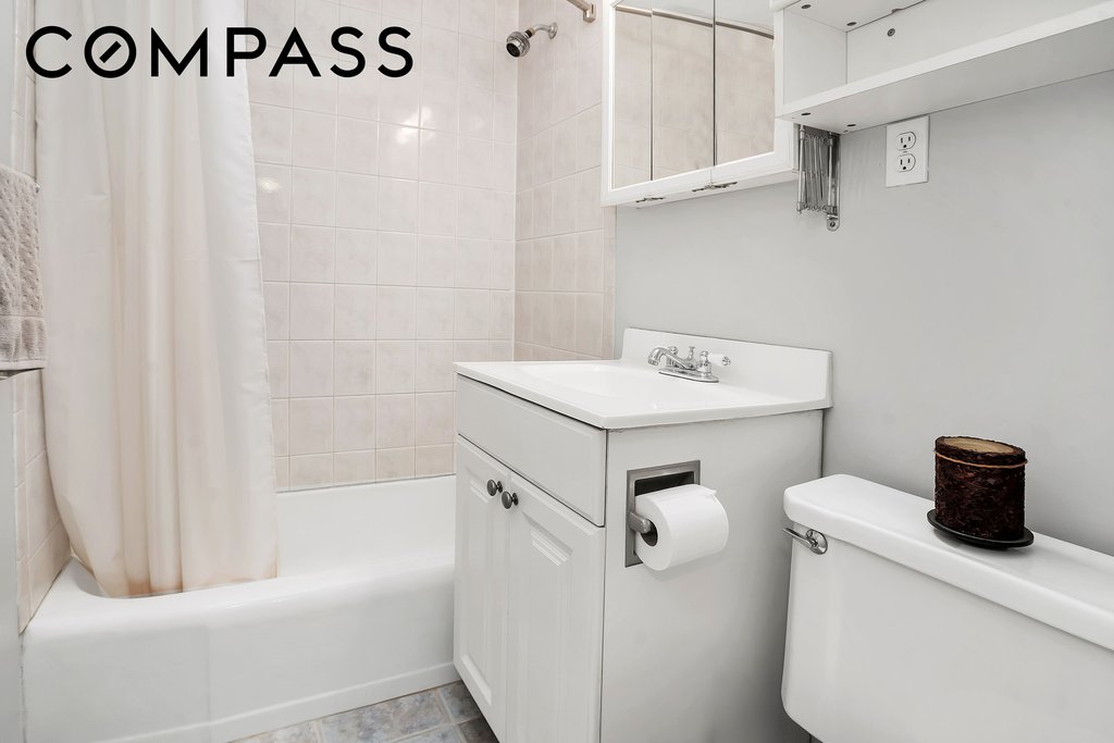 345 East 52nd Street, Unit 3G photo 5