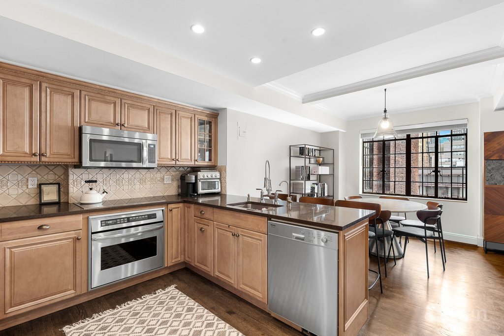 45 Tudor City Place, Unit 1515 photo 3