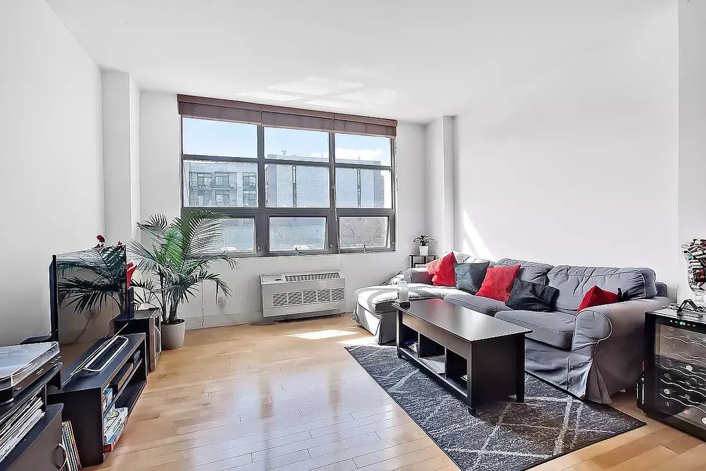 5-09 48th Avenue, Unit 2G