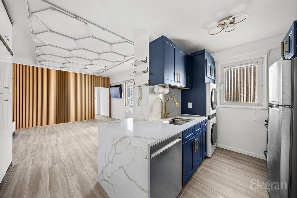 58 West 58th Street, Unit 26F