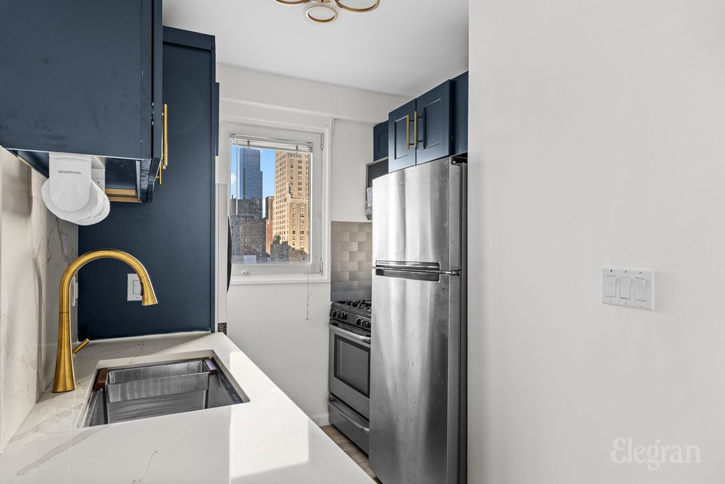 58 West 58th Street, Unit 26F photo 2