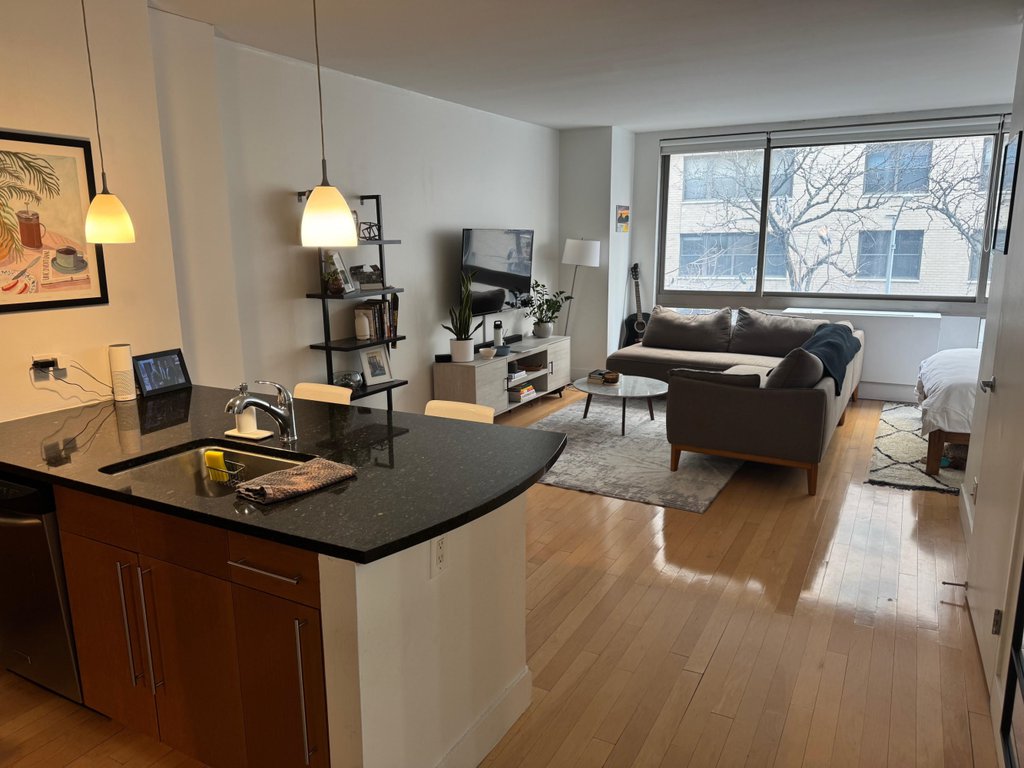 242 East 25th Street, Unit 3E