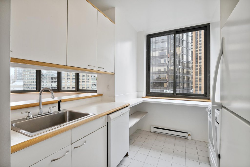 2000 Broadway, Unit 11F photo 4