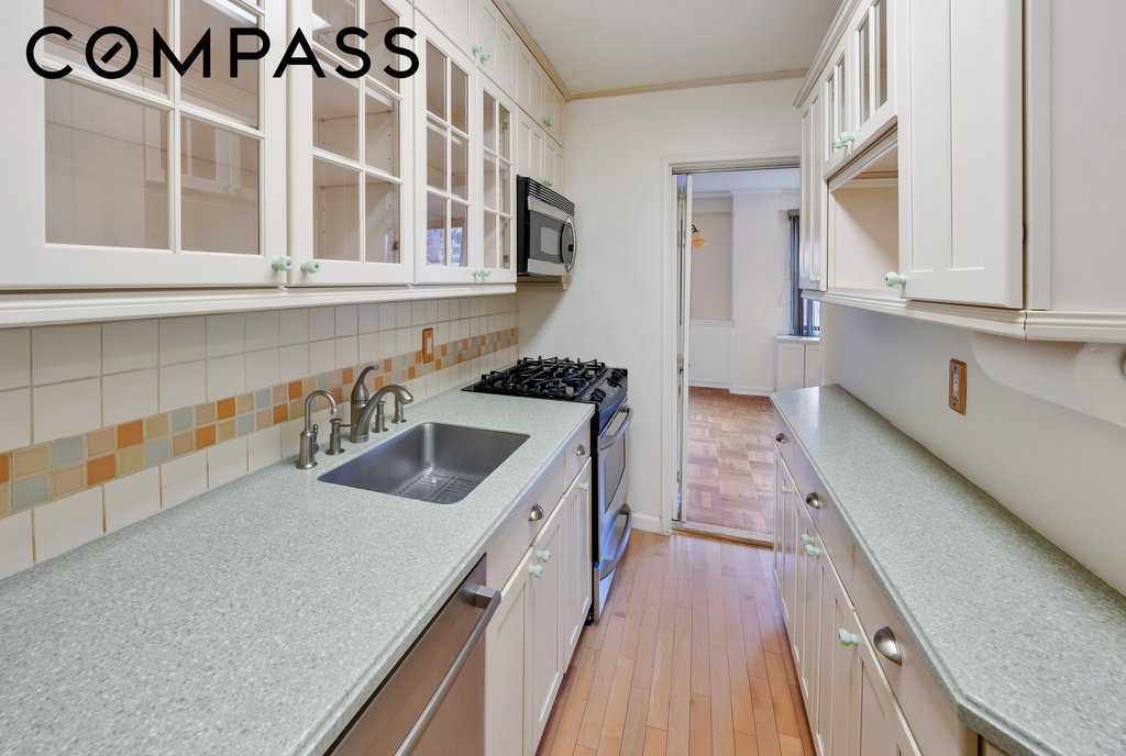 345 East 52nd Street, Unit 8G photo 3