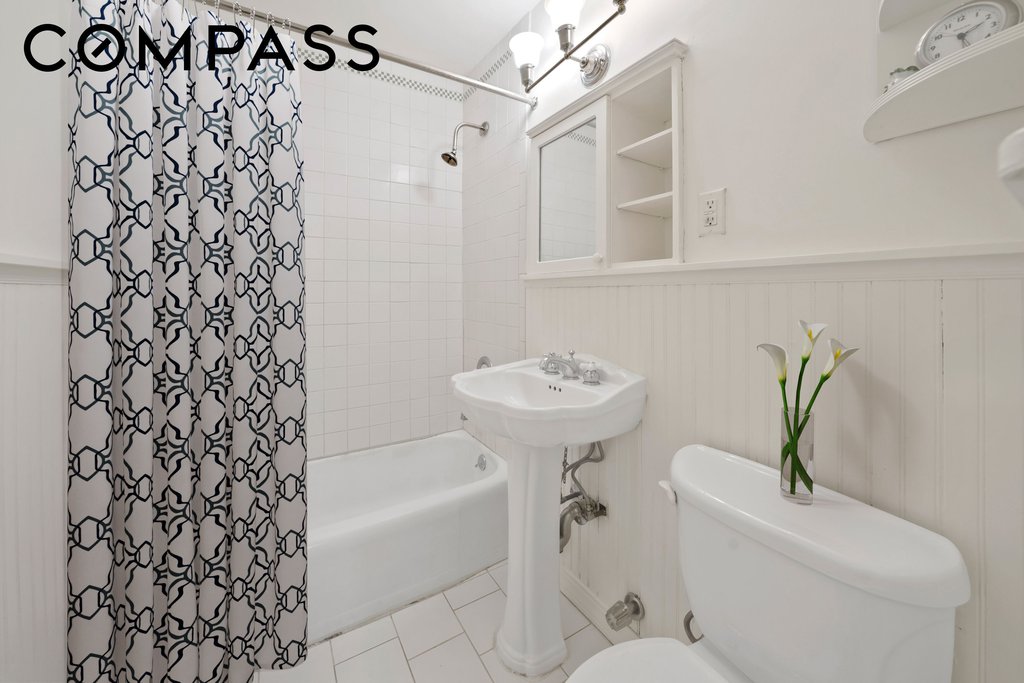 345 East 52nd Street, Unit 8G photo 5