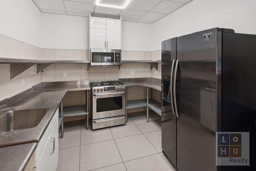 268 East Broadway, Unit A307 photo 23
