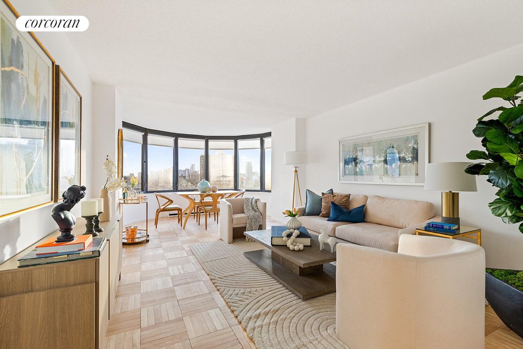 330 East 38th Street, Unit 27A photo 2