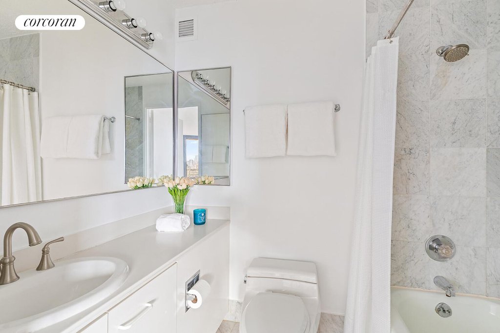 330 East 38th Street, Unit 27A photo 6