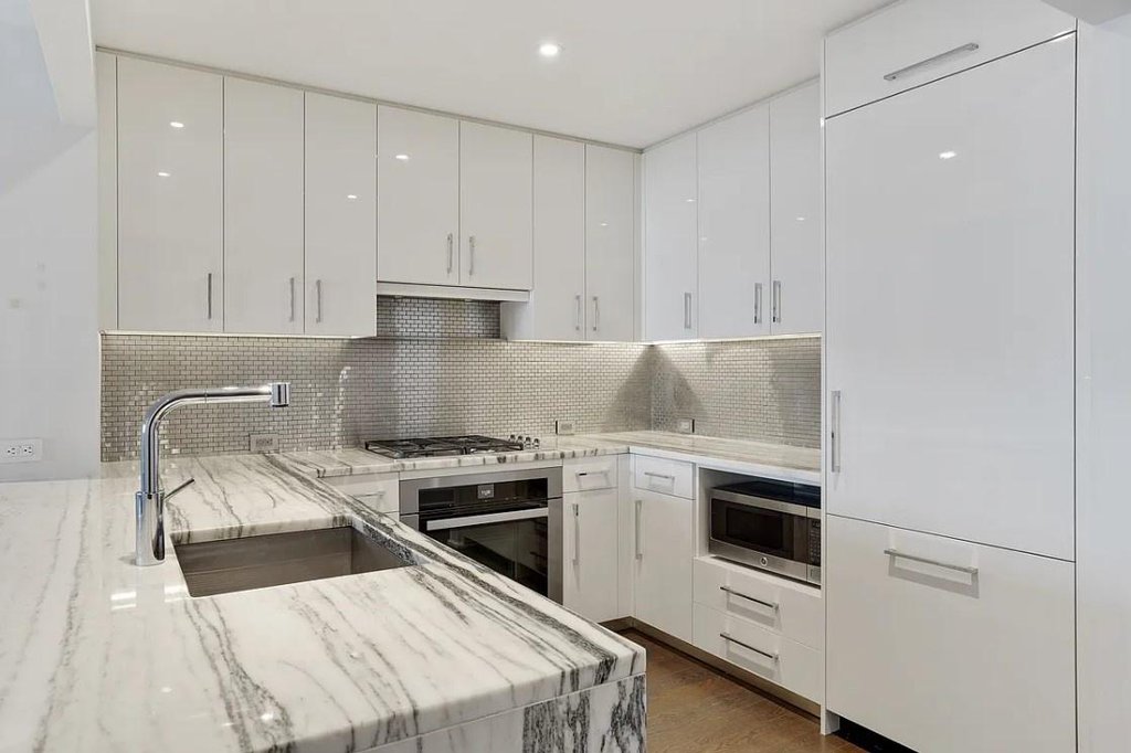 50 Riverside Boulevard, Unit 5B photo 2
