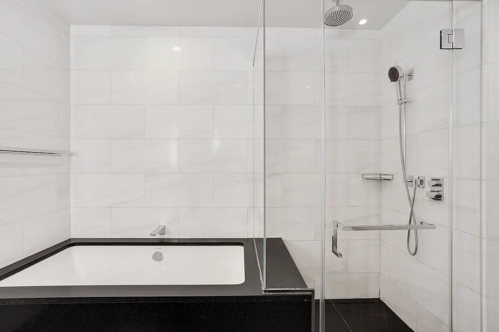 50 Riverside Boulevard, Unit 5B photo 6