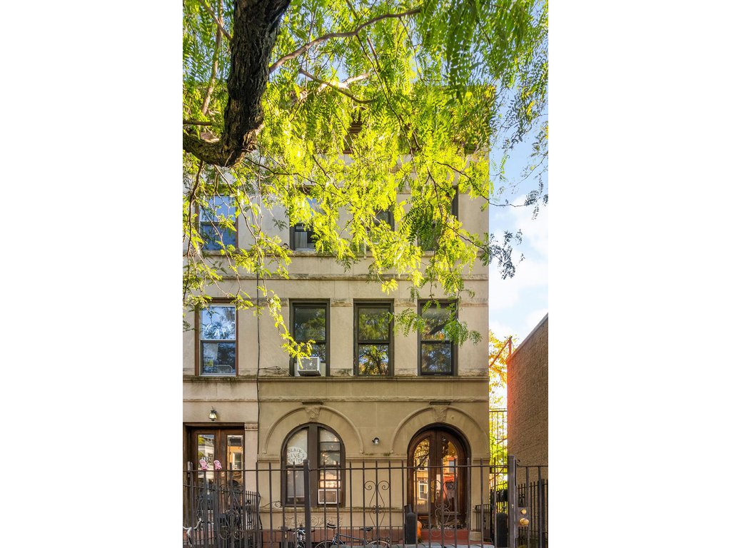 330 Gates Avenue