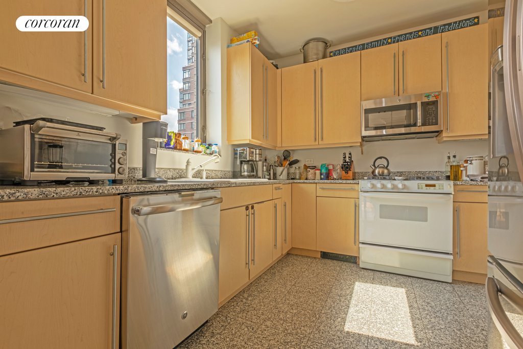 2 Columbus Avenue, Unit 31C photo 4