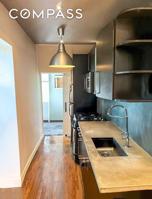 582 Throop Avenue, Unit 3B photo 5