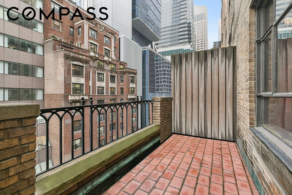 111 East 56th Street, Unit 1005 photo 2