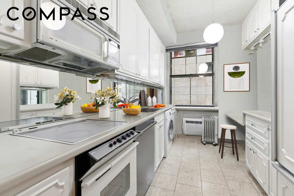 111 East 56th Street, Unit 1005 photo 5