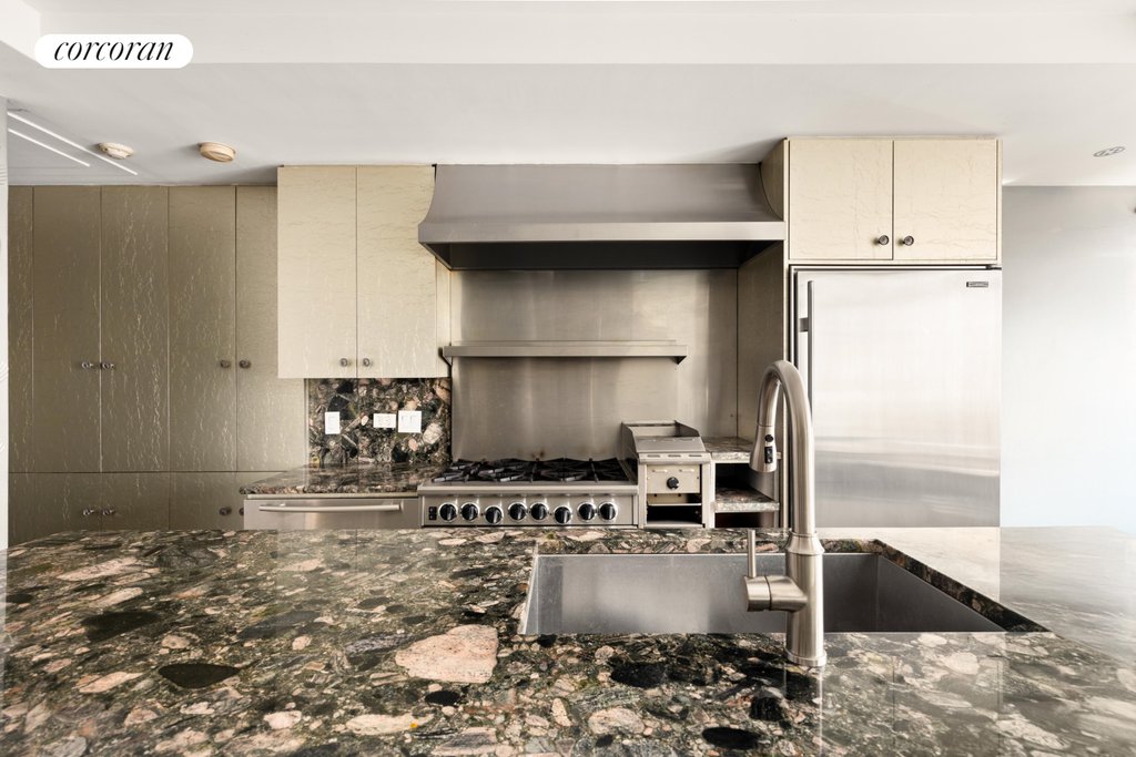 1 Beekman Place, Unit AB photo 12