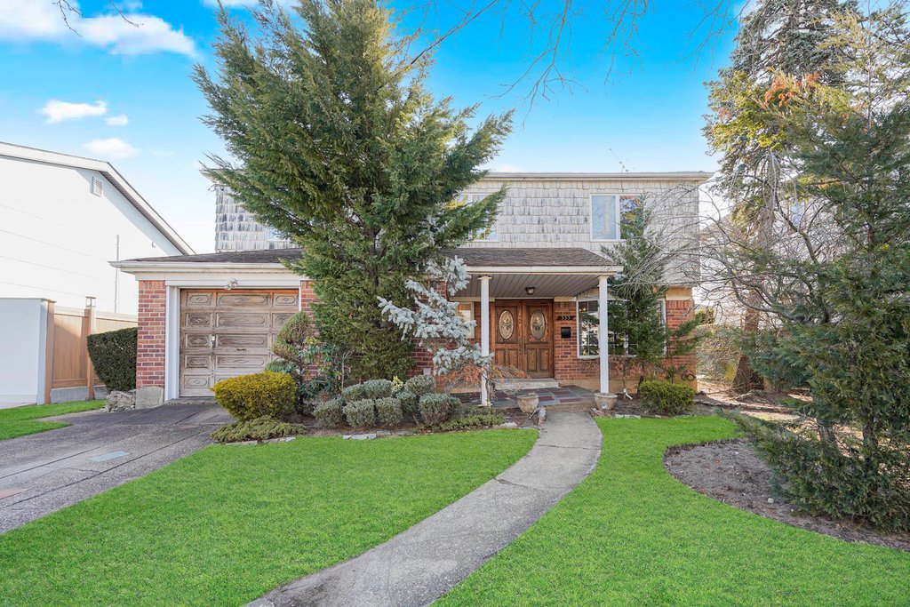 333 Mayfair Drive North