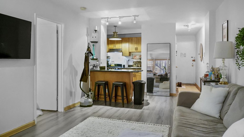 245 East 35th Street, Unit 3A