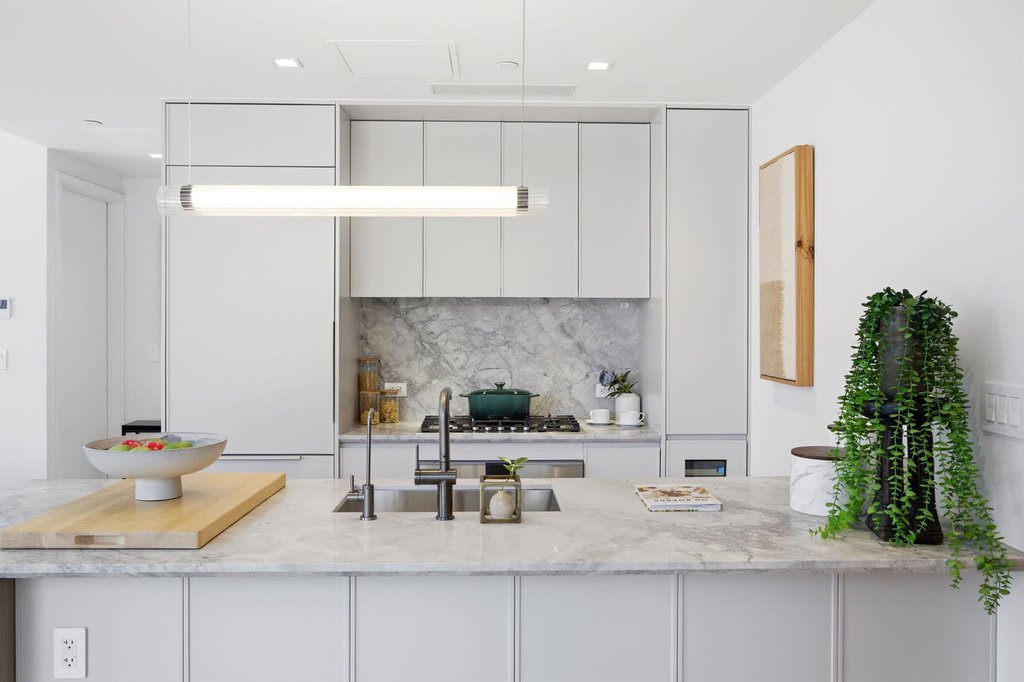250 East 25th Street, Unit 11B photo 2