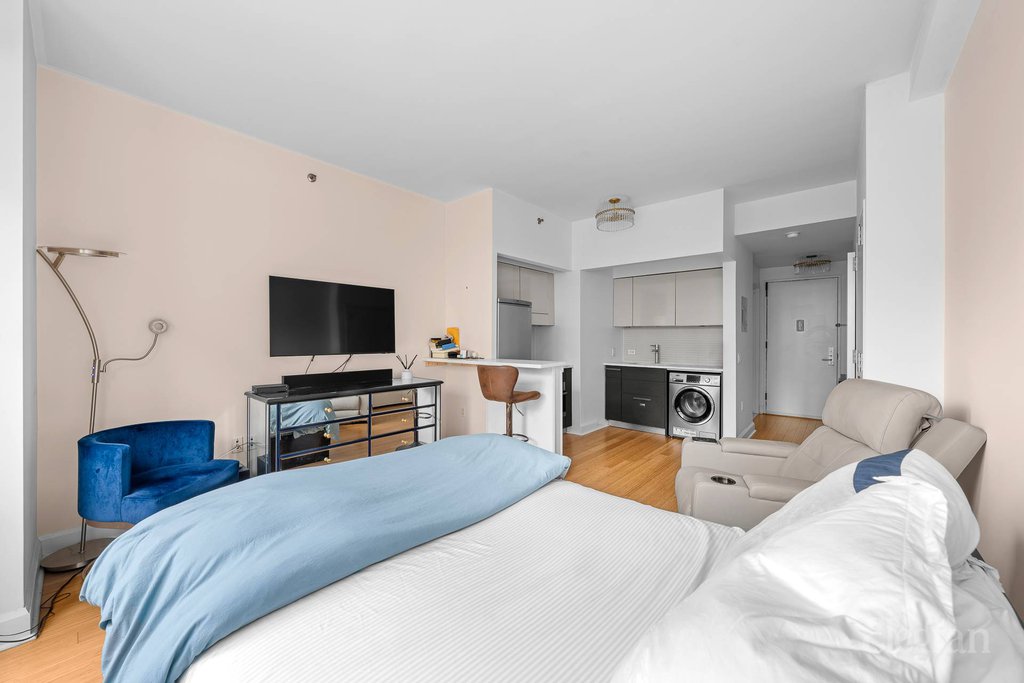 505 West 47th Street, Unit 1FN photo 3