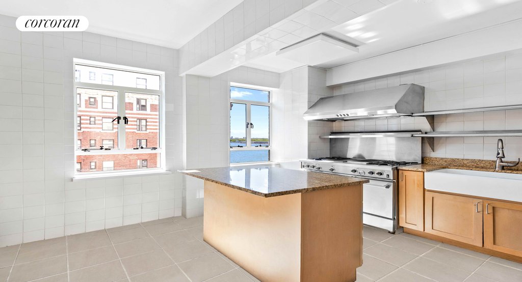 140 Riverside Drive, Unit 11A photo 6