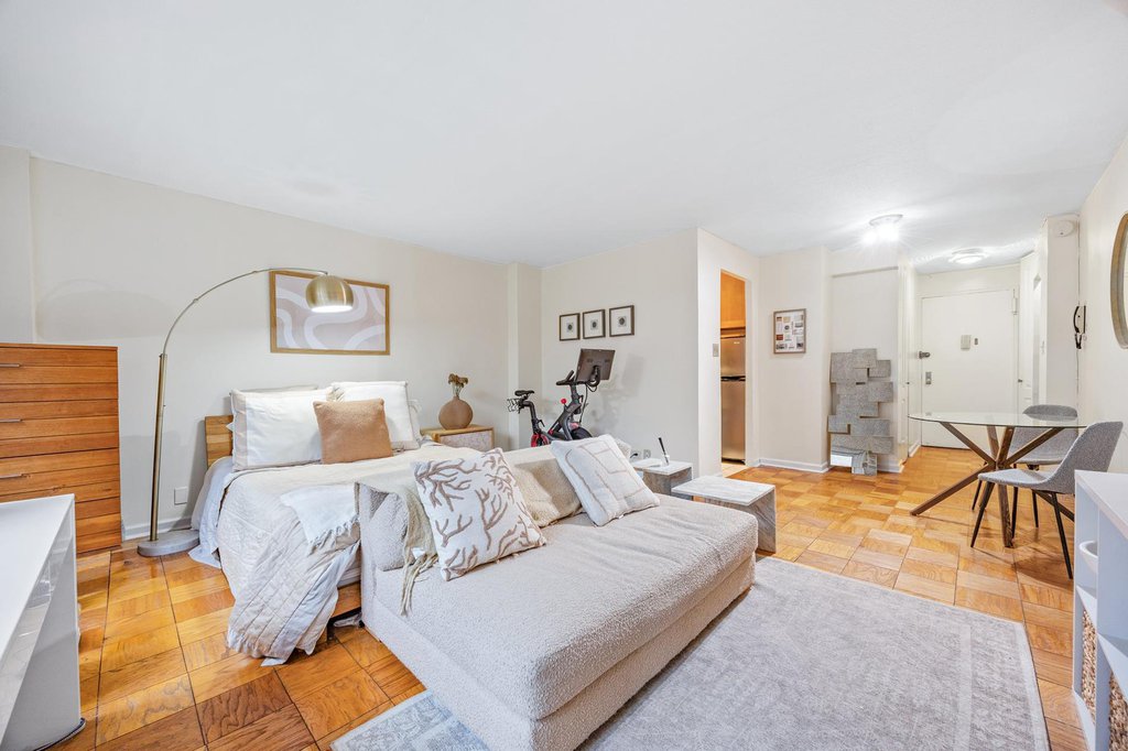 220 East 60th Street, Unit 4G