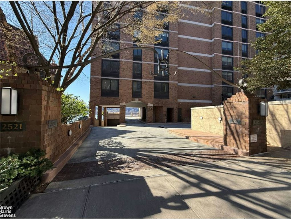2521 Palisade Avenue, Unit 8C photo 31