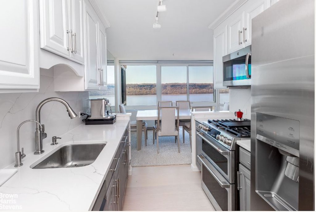 2521 Palisade Avenue, Unit 8C photo 5