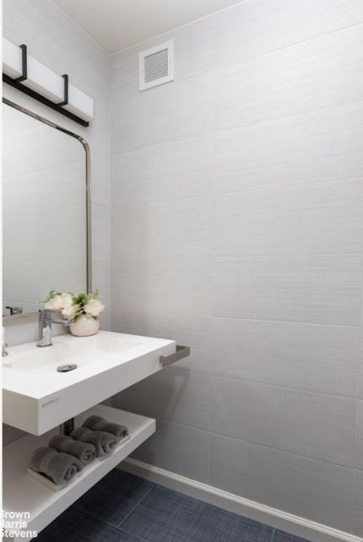 2521 Palisade Avenue, Unit 8C photo 7
