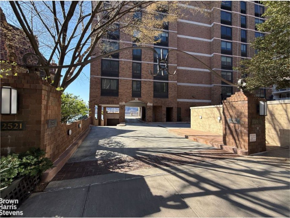 2521 Palisade Avenue, Unit 8C photo 16