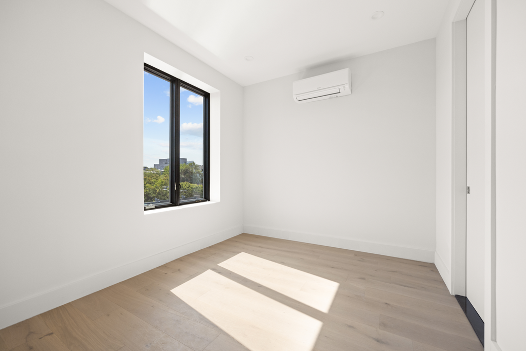 1048 Flushing Avenue, Unit 4L photo 26