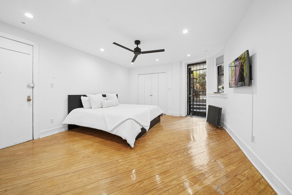 293 Riverside DRIVE, Unit 1AB photo 5