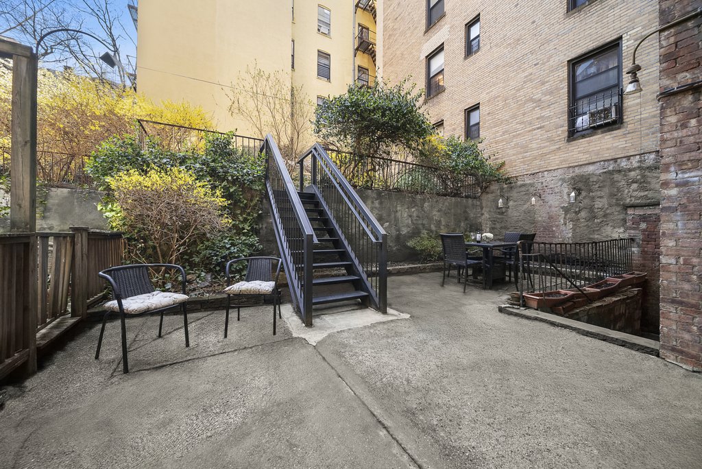 293 Riverside DRIVE, Unit 1AB photo 6