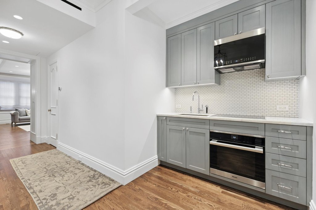 465 Park Avenue, Unit 18F photo 3
