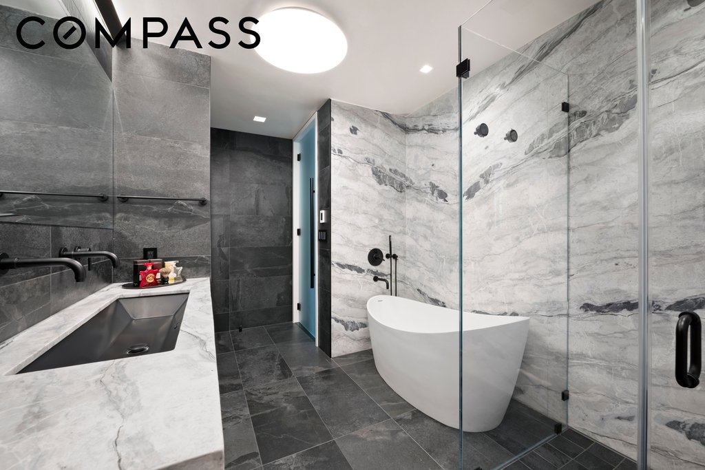 400 East 67th Street, Unit 19D photo 5