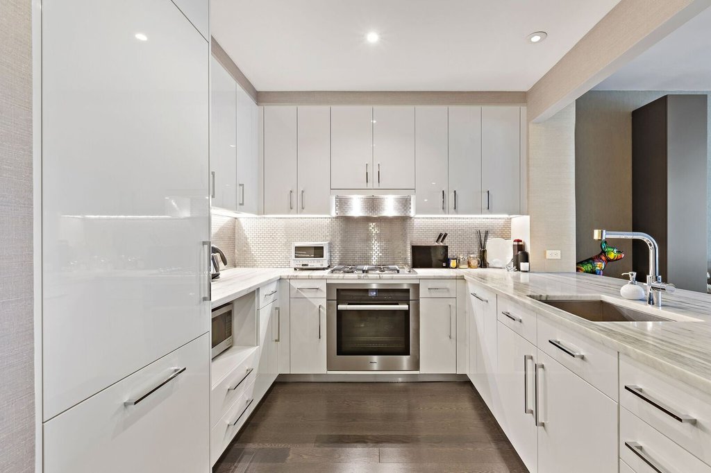 50 Riverside Boulevard, Unit 11H photo 4