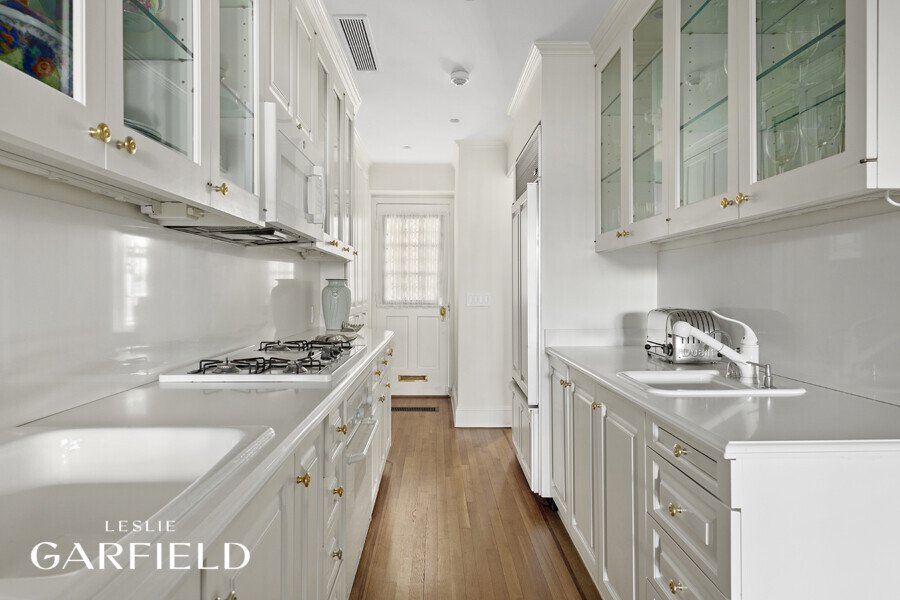 15 Sutton Place – For Sale photo 4