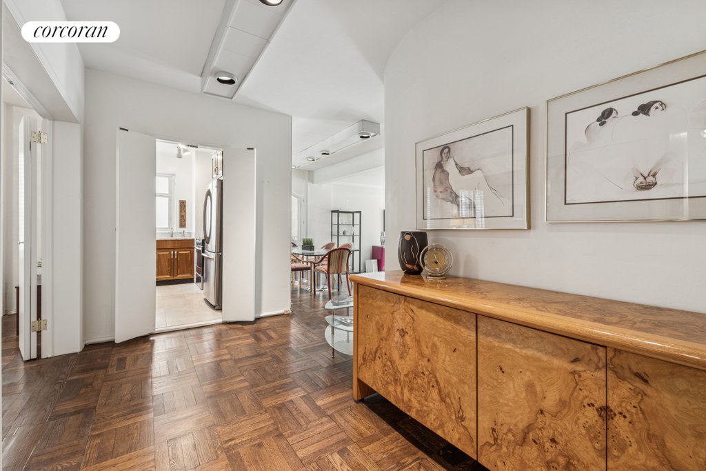 36 Sutton Place South, Unit 11A photo 3