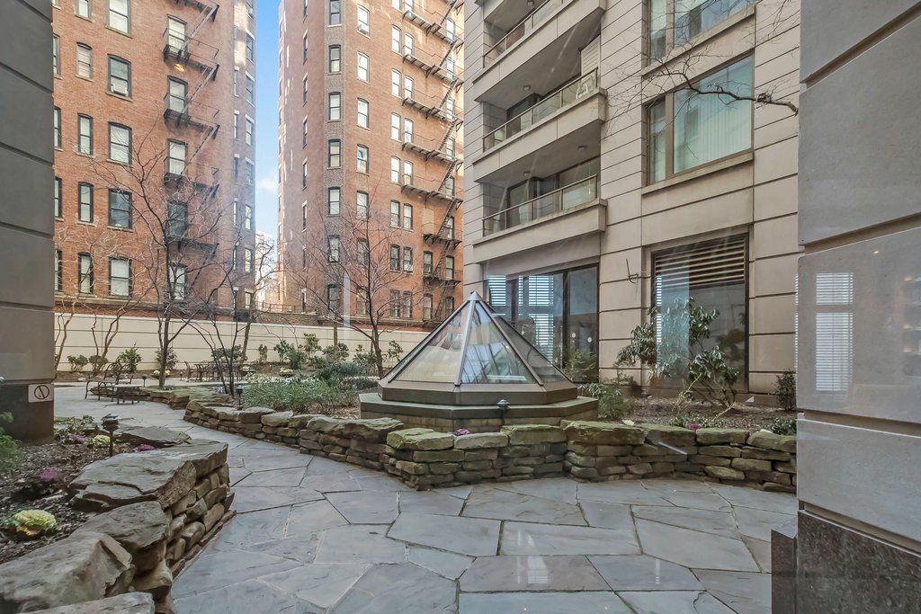 240 Riverside Boulevard, Unit PHSUITE1 photo 29