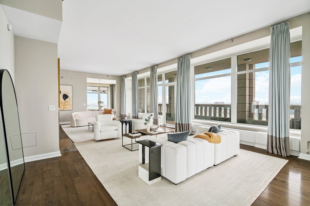 240 Riverside Boulevard, Unit PHSUITE1