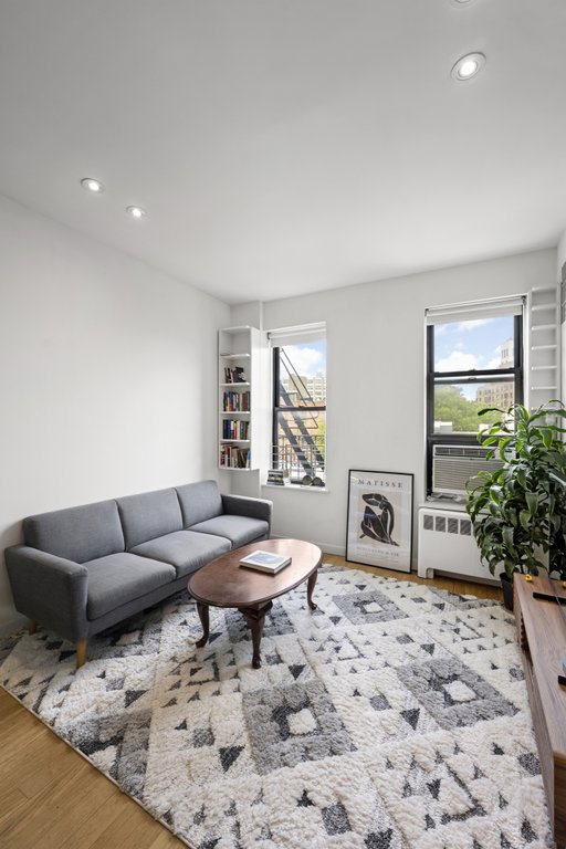64 Macdougal Street, Unit 15 photo 2