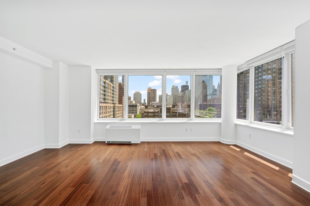 80 Riverside Boulevard, Unit 15E photo 2
