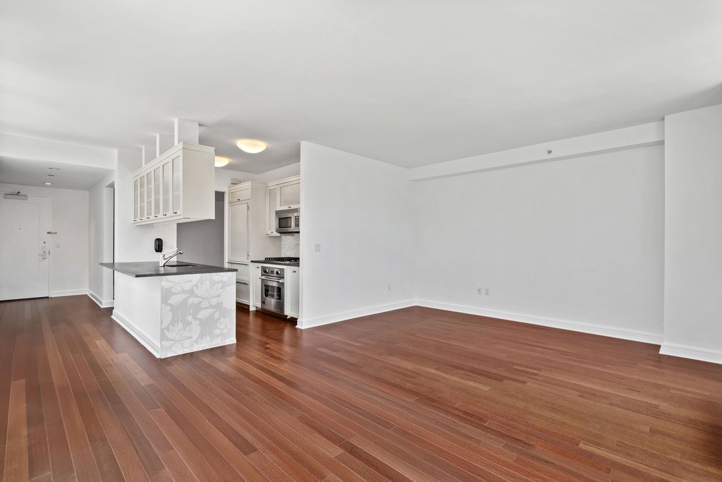 80 Riverside Boulevard, Unit 15E photo 4