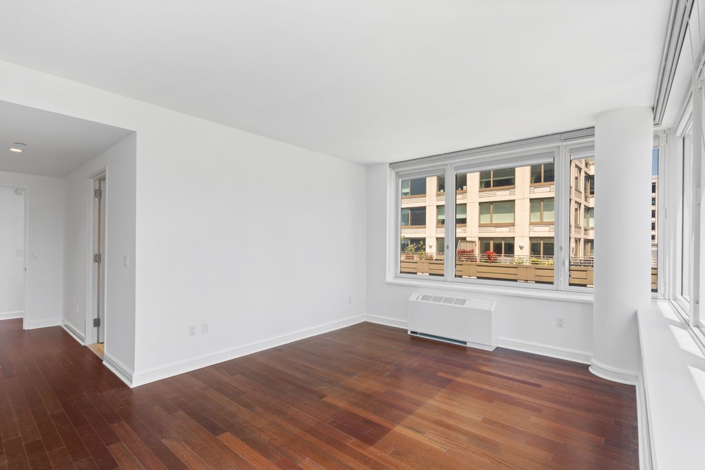 80 Riverside Boulevard, Unit 15E photo 12