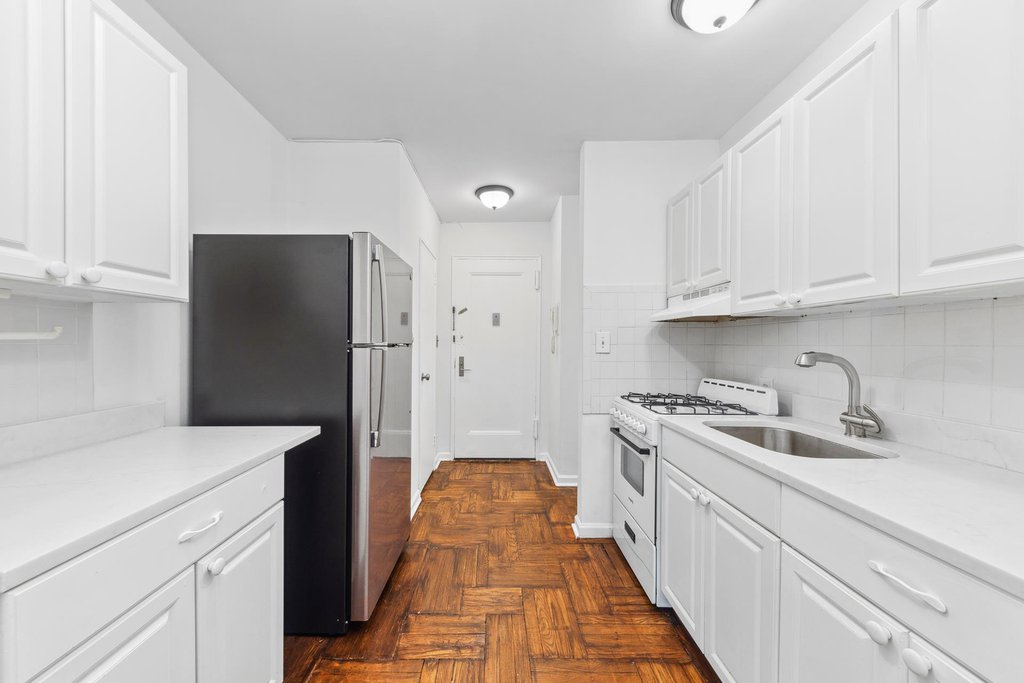 5355 Henry Hudson Parkway West, Unit 4G photo 6