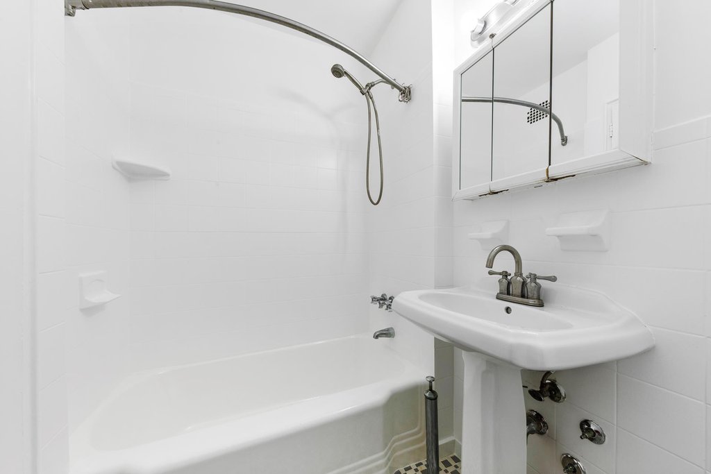 5355 Henry Hudson Parkway West, Unit 4G photo 8