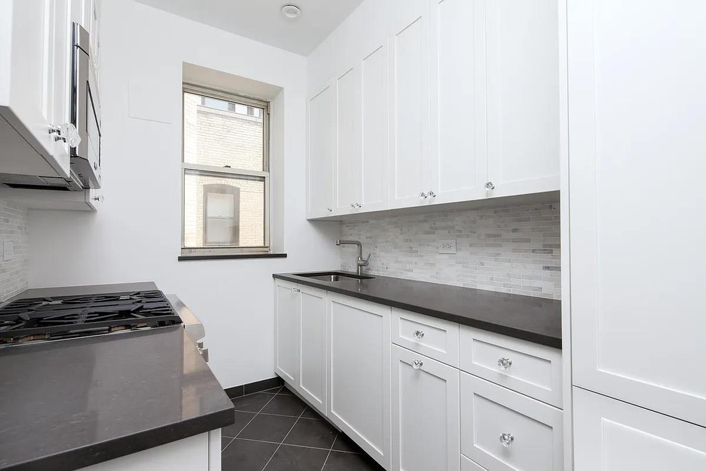 25 Fifth Avenue, Unit 14B photo 3