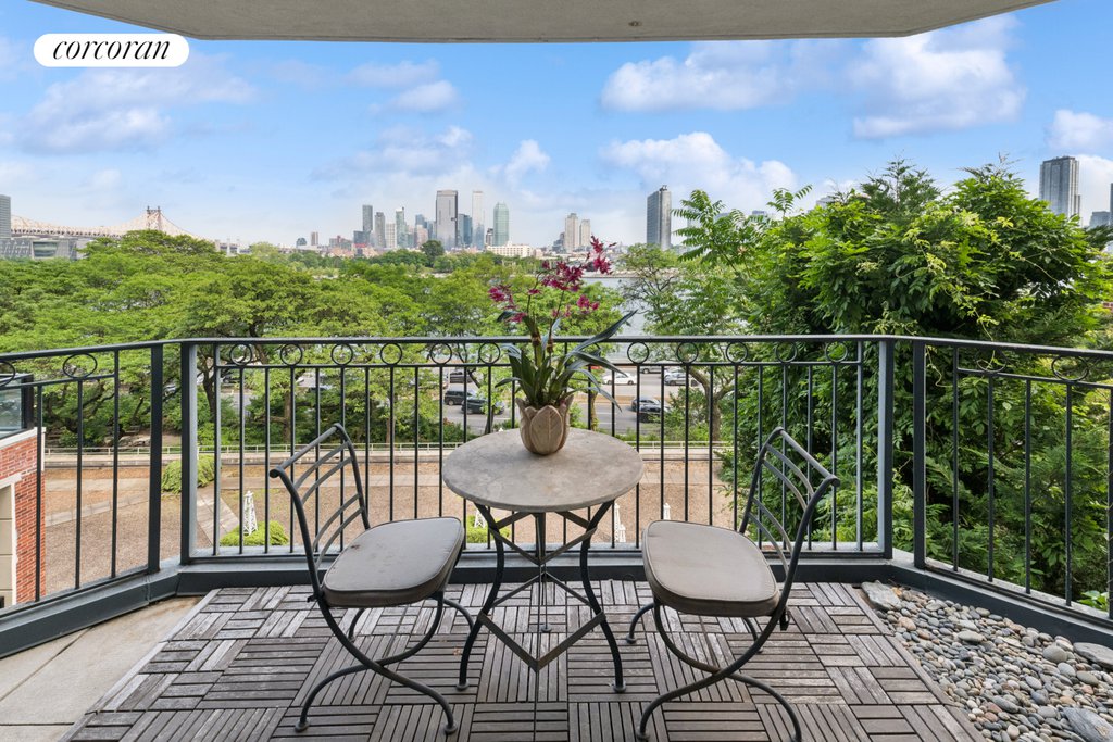 25 Beekman Place, Unit 4 photo 3