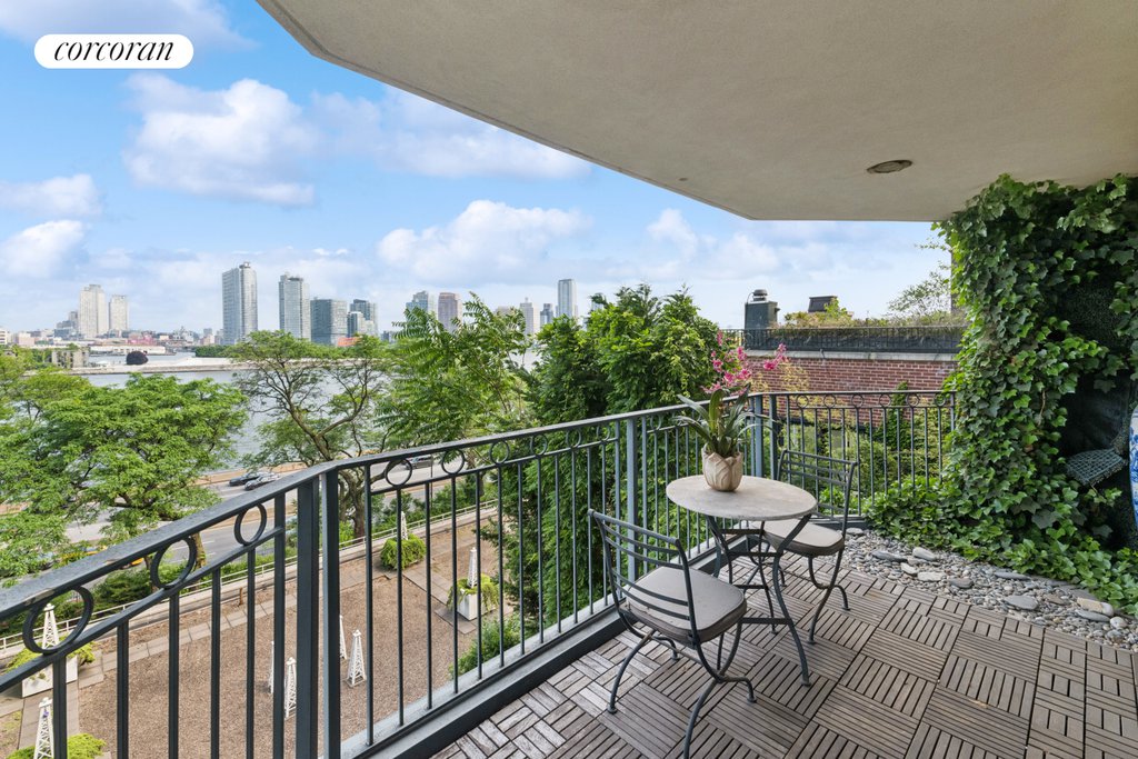 25 Beekman Place, Unit 4 photo 4